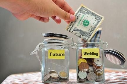تعیین بودجه برای مراسم عروسی